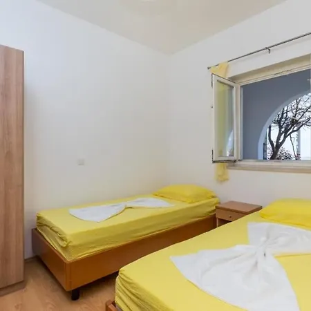 Vidovic - One Bedroom With Patio And Sea View Apartman