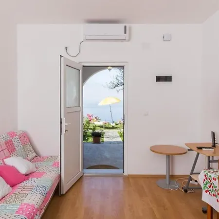Vidovic - One Bedroom With Patio And Sea View Apartman Mlini