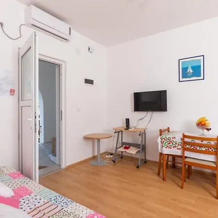 Vidovic - One Bedroom With Patio And Sea View