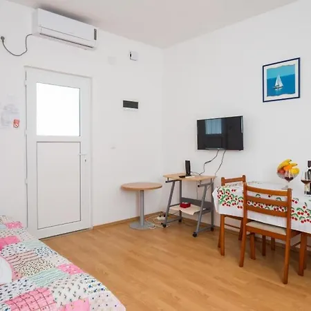 Vidovic - One Bedroom With Patio And Sea View Apartman *